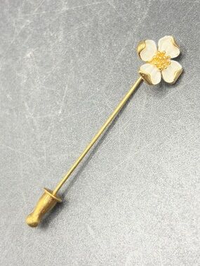 Trifari Vintage Dogwood Flower Gold Tn Metal Enamel Floral Stick Hat Pin Brooch